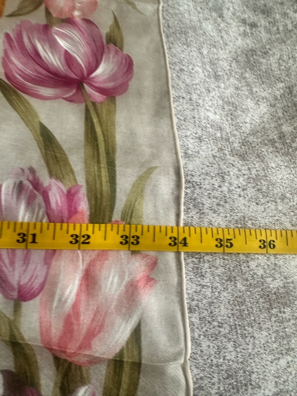 💥💥💥SOLD💥💥💥Dior Silk Floral Scarf in Pink and Cream - Picture 5 of 6